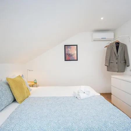 아파트 Top-floor In Center *