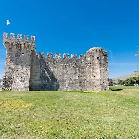 Top-floor In Center * 트로기르