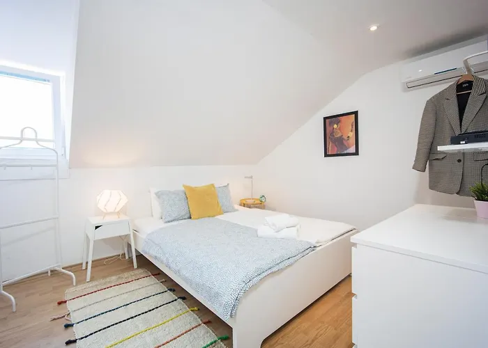 Top-floor In Center 公寓 特罗吉尔